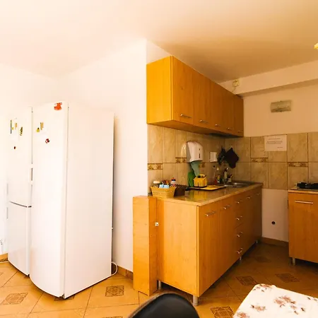 Casa Leahu كوستِنيست