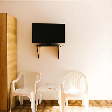 Casa Leahu بيت ضيافة *