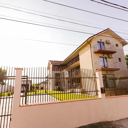 Casa Leahu بيت ضيافة *